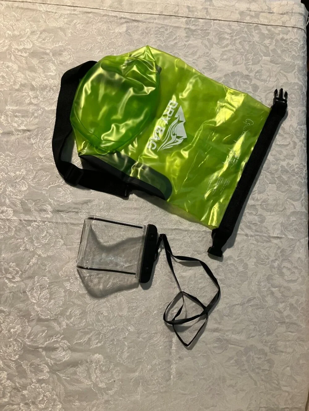 Heeta Dry Storage Bag with phone case